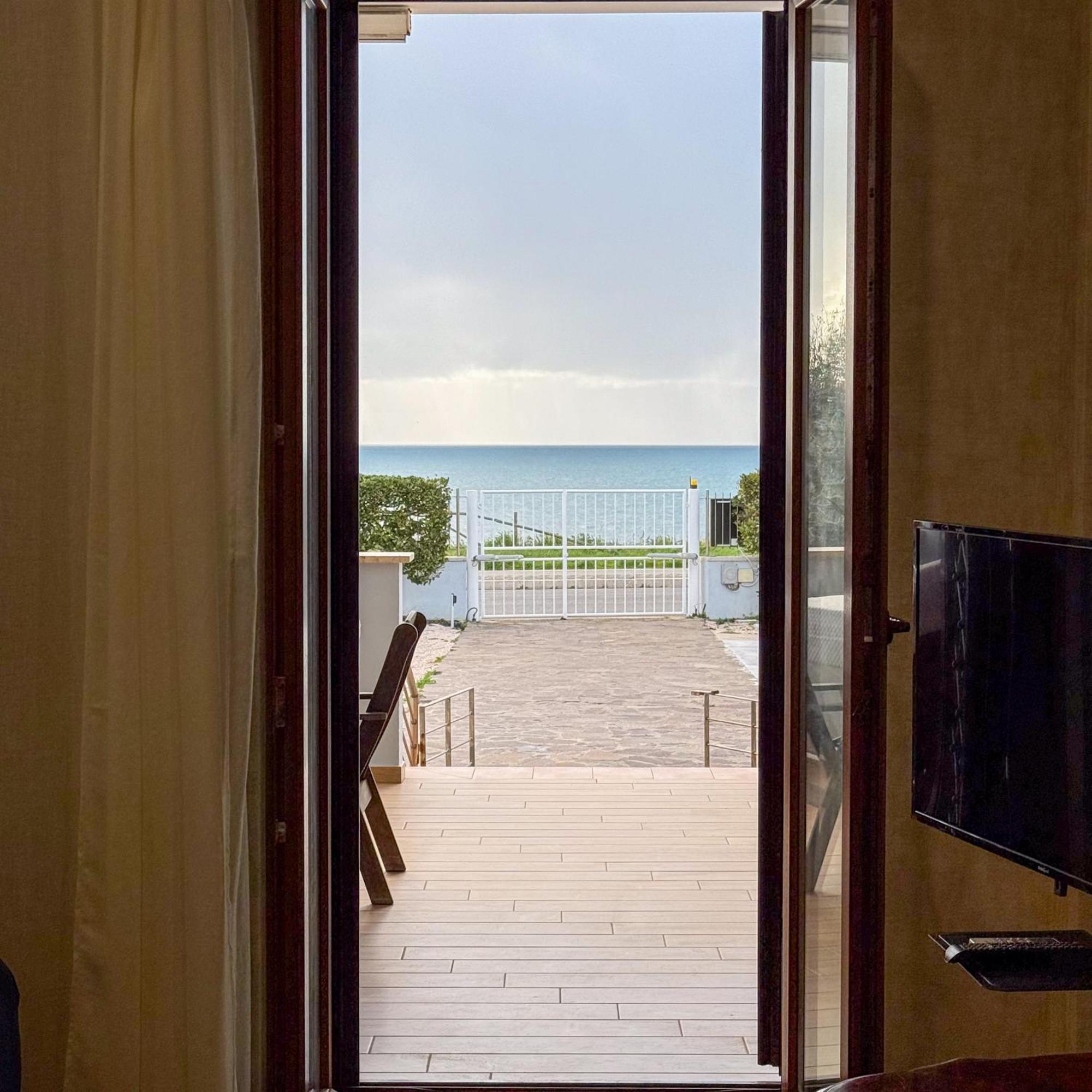Edo House Anzio - Beachfront - Fronte Mare - Affittacamere Exterior foto